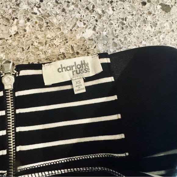 Black and White Striped Women's Mini Skirt with Zipper Up Back- EUC ⭐👗 - Picture 3 of 3